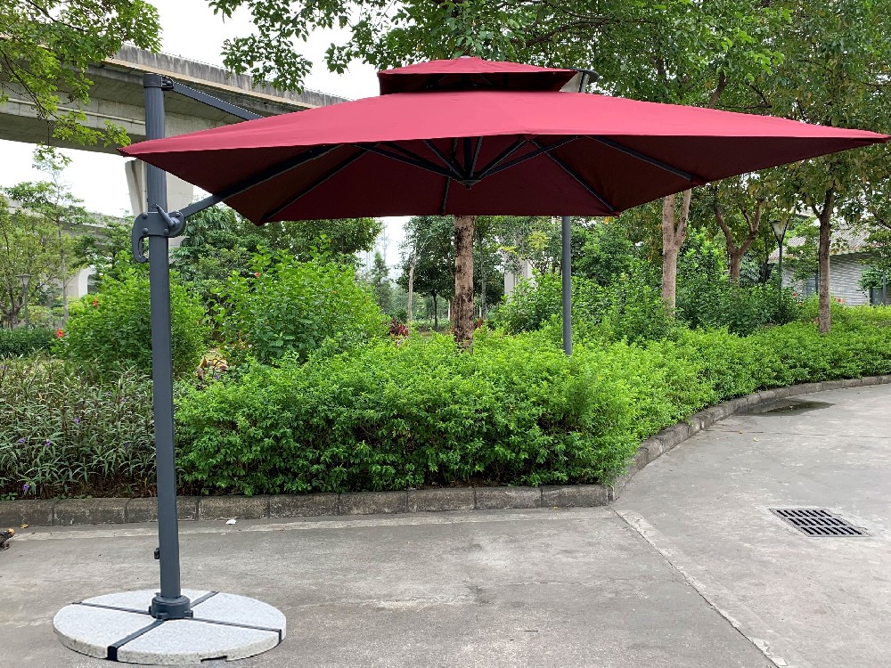 　　侧立伞和酒席篷